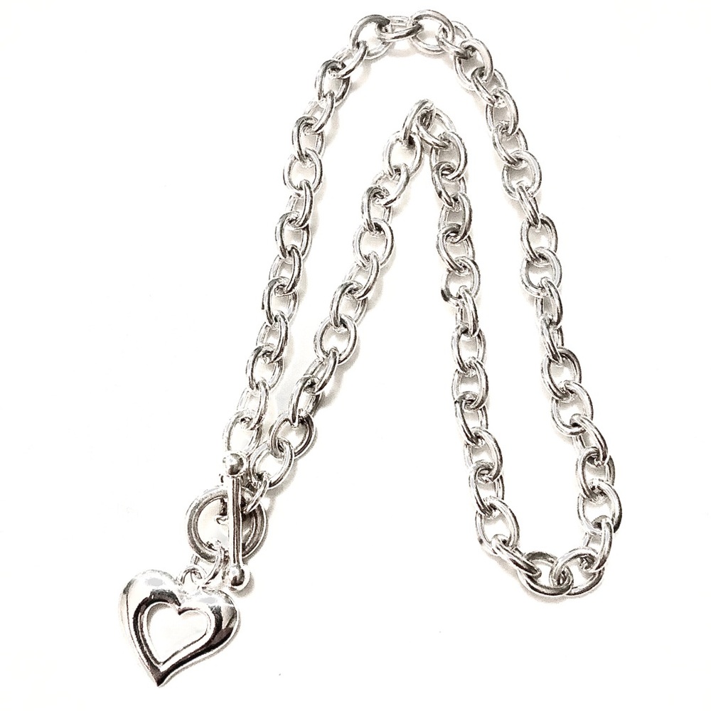 Brand New Beautiful Silver Heart Chain Necklace.